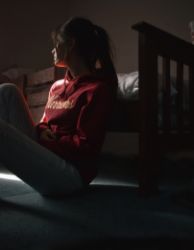 وسقطت بين يدي شيطان